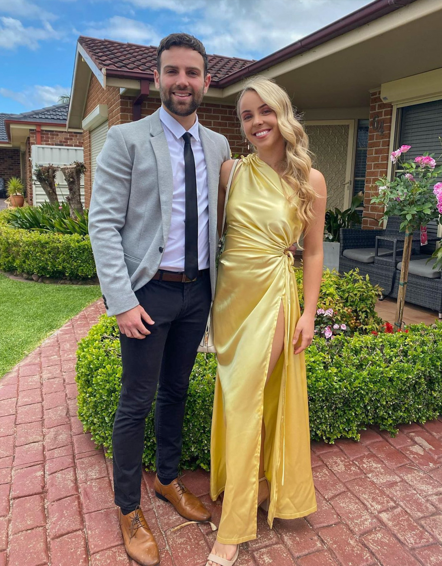 Sonya Moda Nour Maxi Dress In Yellow – The Dressing Room Hire